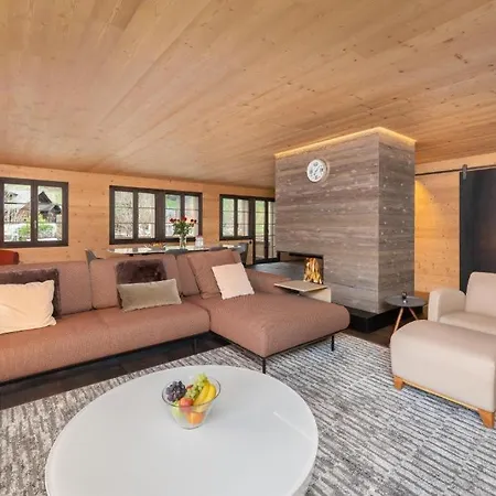 Three-bedroom In With Terrace Apartment Gstaad